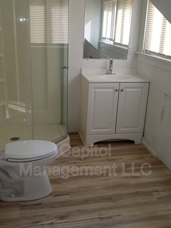 323 West Saginaw Street #3 - Photo 5 of 8