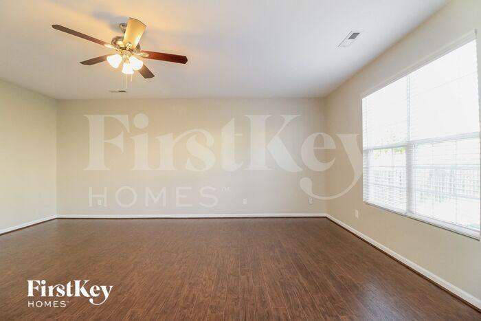 460 Shady Grove Ct - Photo 3 of 15