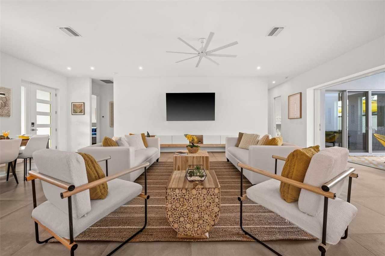 2375 Waldemere St - Photo 3 of 37