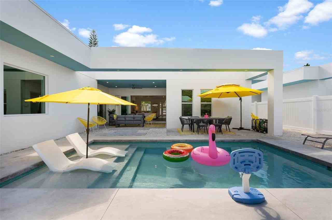 2375 Waldemere St - Photo 5 of 37