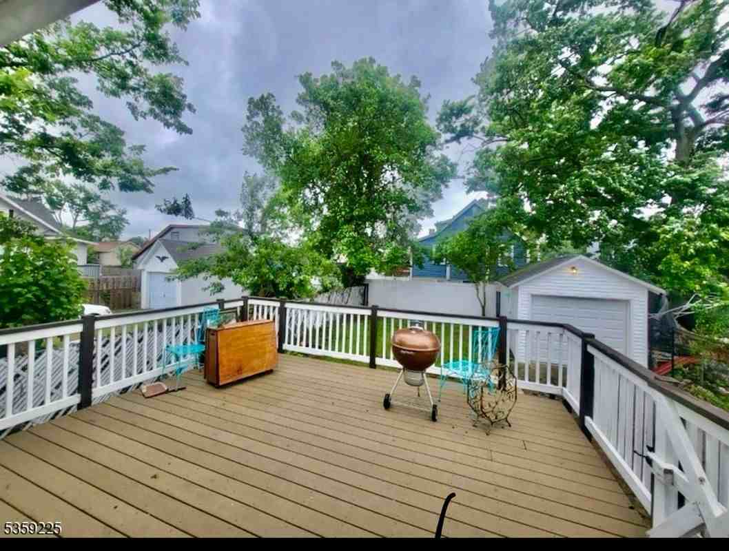 126 Seabreeze Ave - Photo 2 of 17