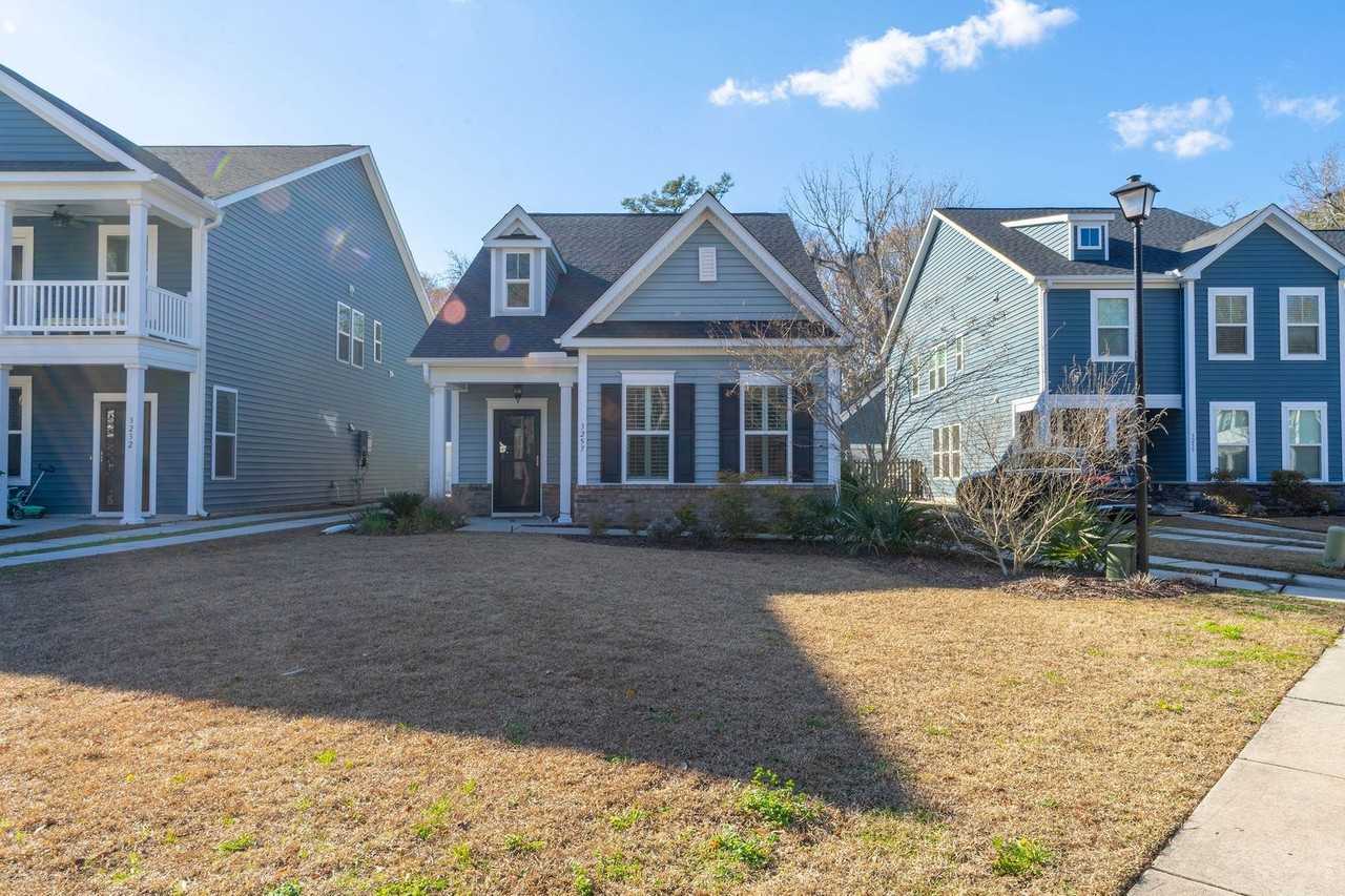 3257 Moonlight Dr - Photo 3 of 50