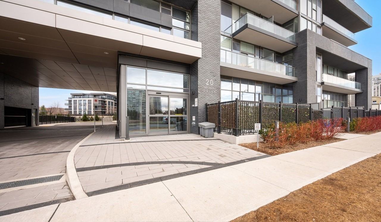 Bathurst St & Centre St #909 - Photo 3 of 27