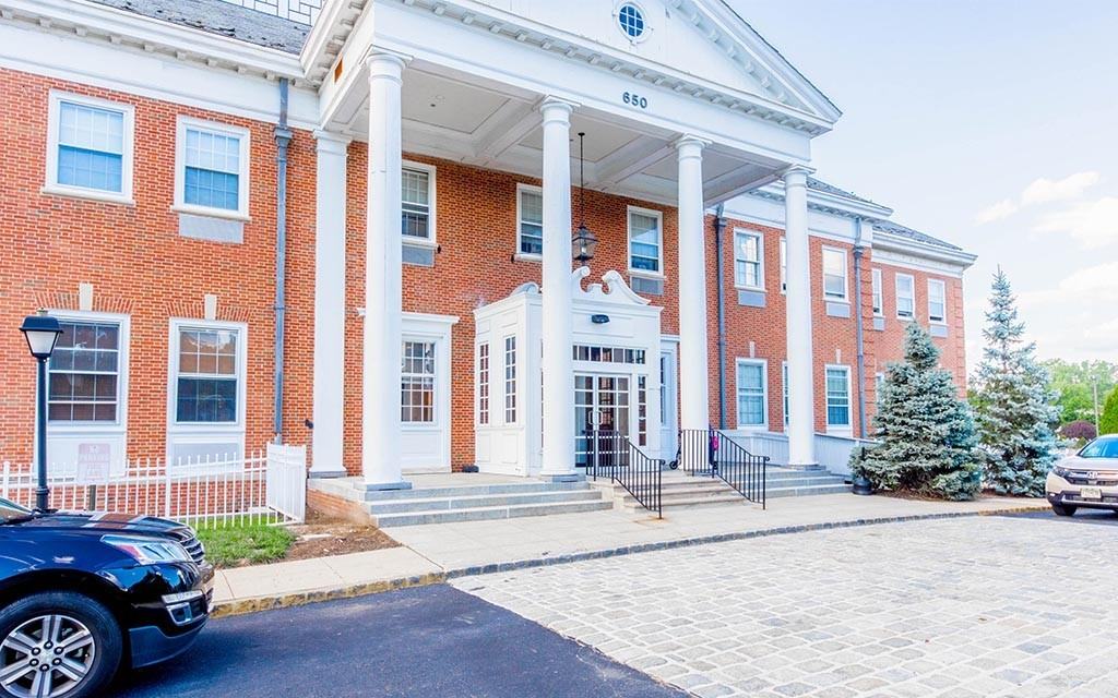 650 Park Avenue - Photo 3 of 16