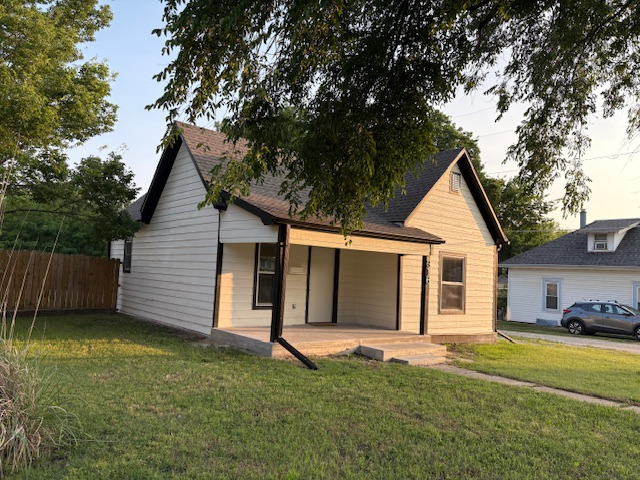 316 Ne 10th St - Photo 2 of 10