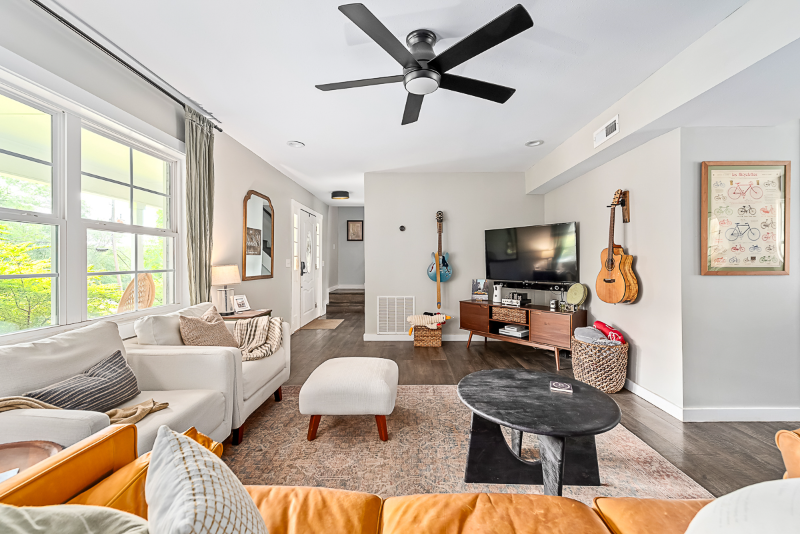 504 Victoria Dr - Photo 3 of 25