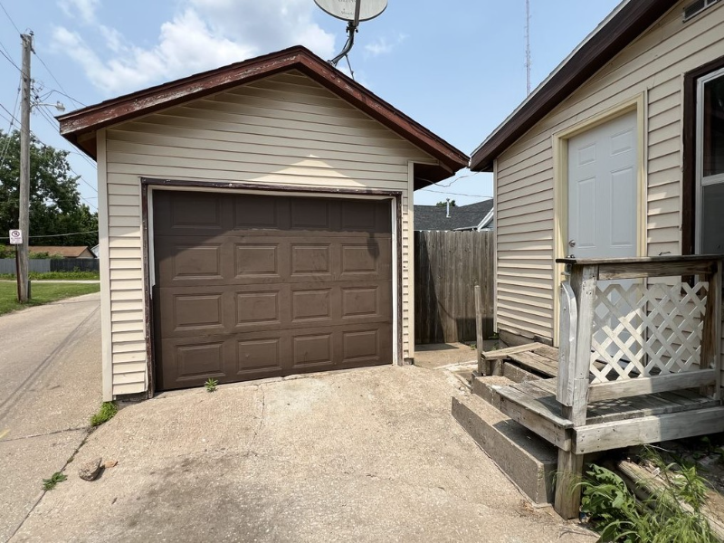 1502 Mount Pleasant St - Photo 3 of 13