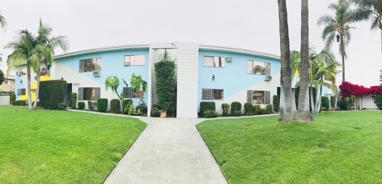 Eden Roc - Photo 3 of 43