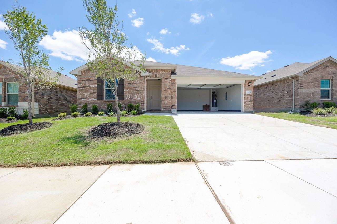 1352 Tierra Blanca Dr - Photo 2 of 32