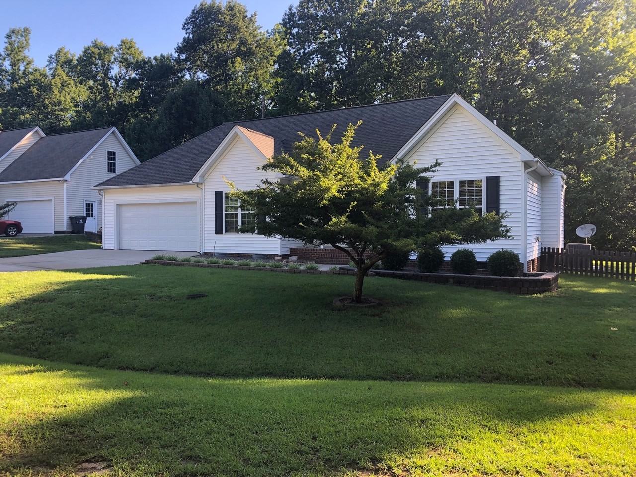 105 Buckingham Dr - Photo 2 of 15