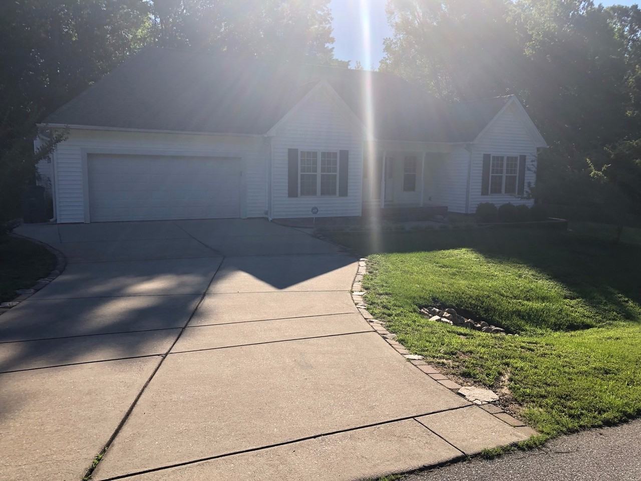 105 Buckingham Dr - Photo 3 of 15