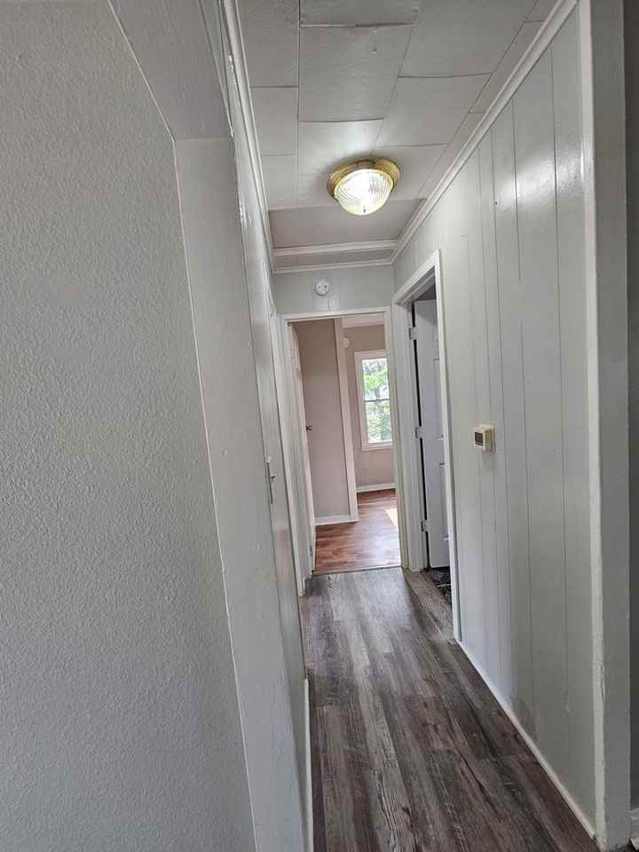 421 W 11th St - Photo 4 of 7