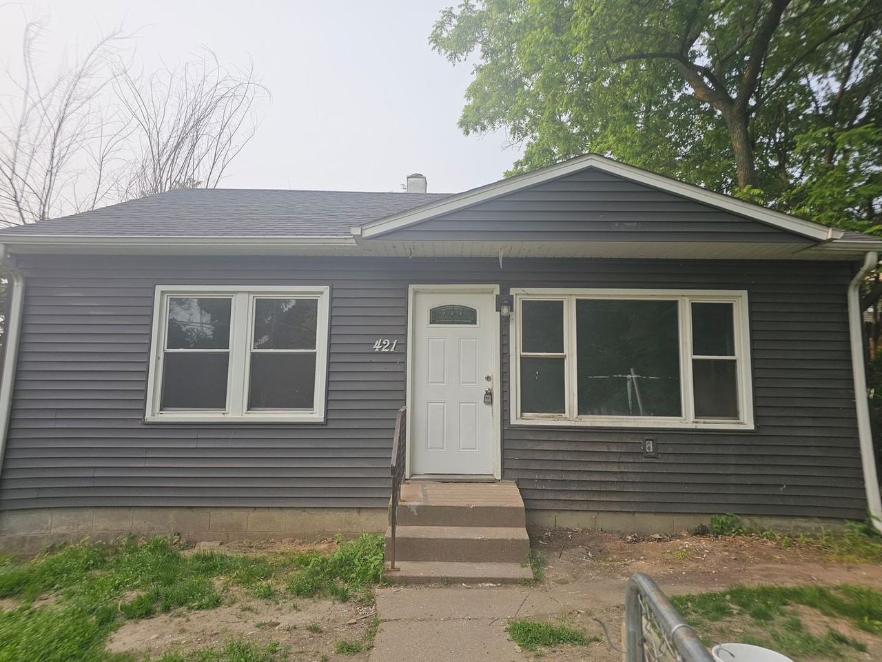 421 W 11th St - Photo 5 of 7