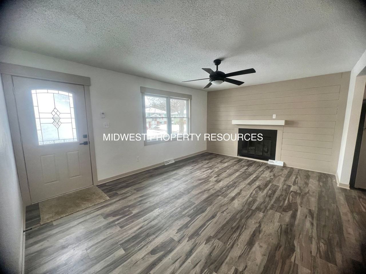 205 Sw Gladstone Dr - Photo 2 of 13