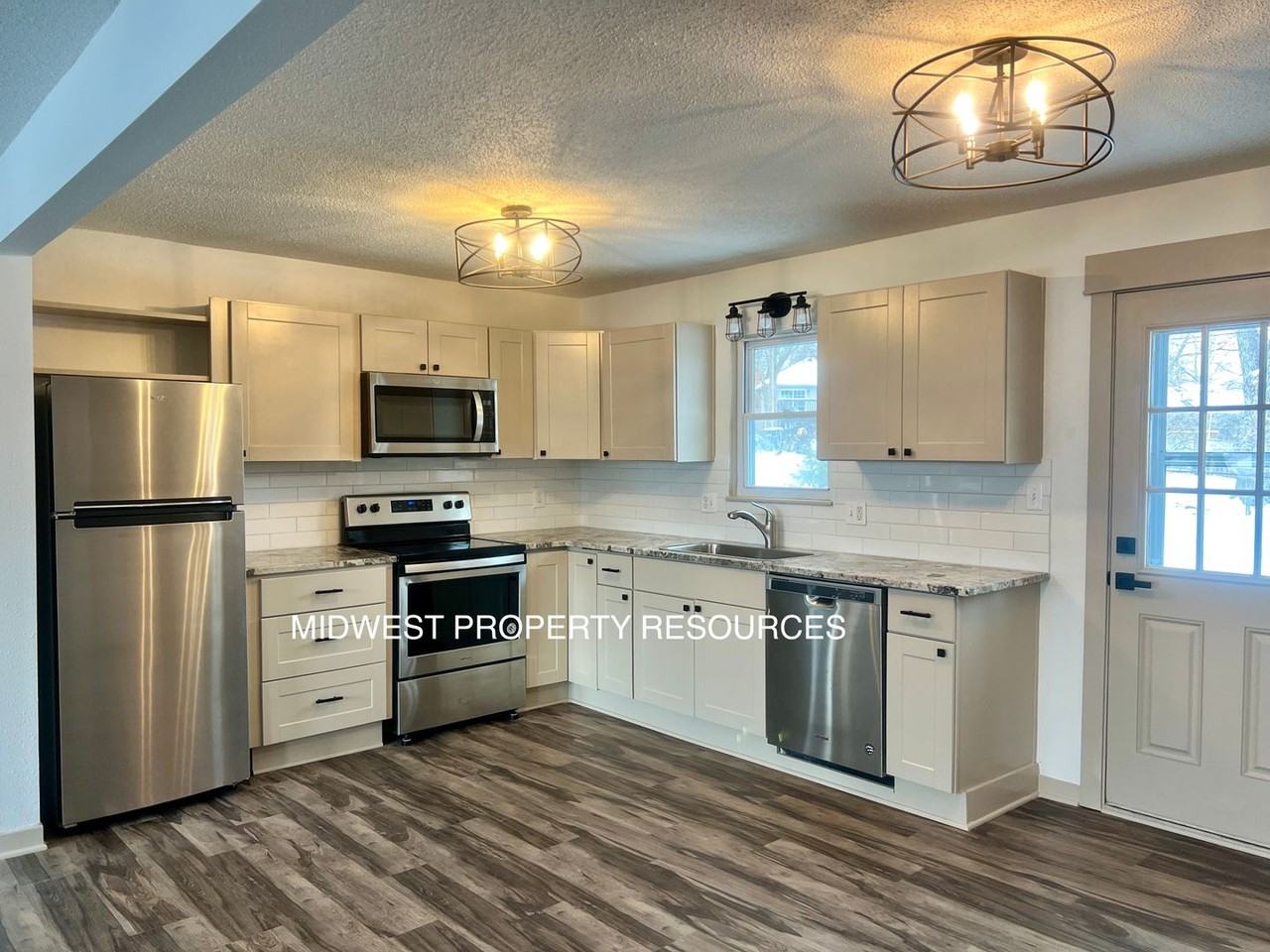 205 Sw Gladstone Dr - Photo 3 of 13