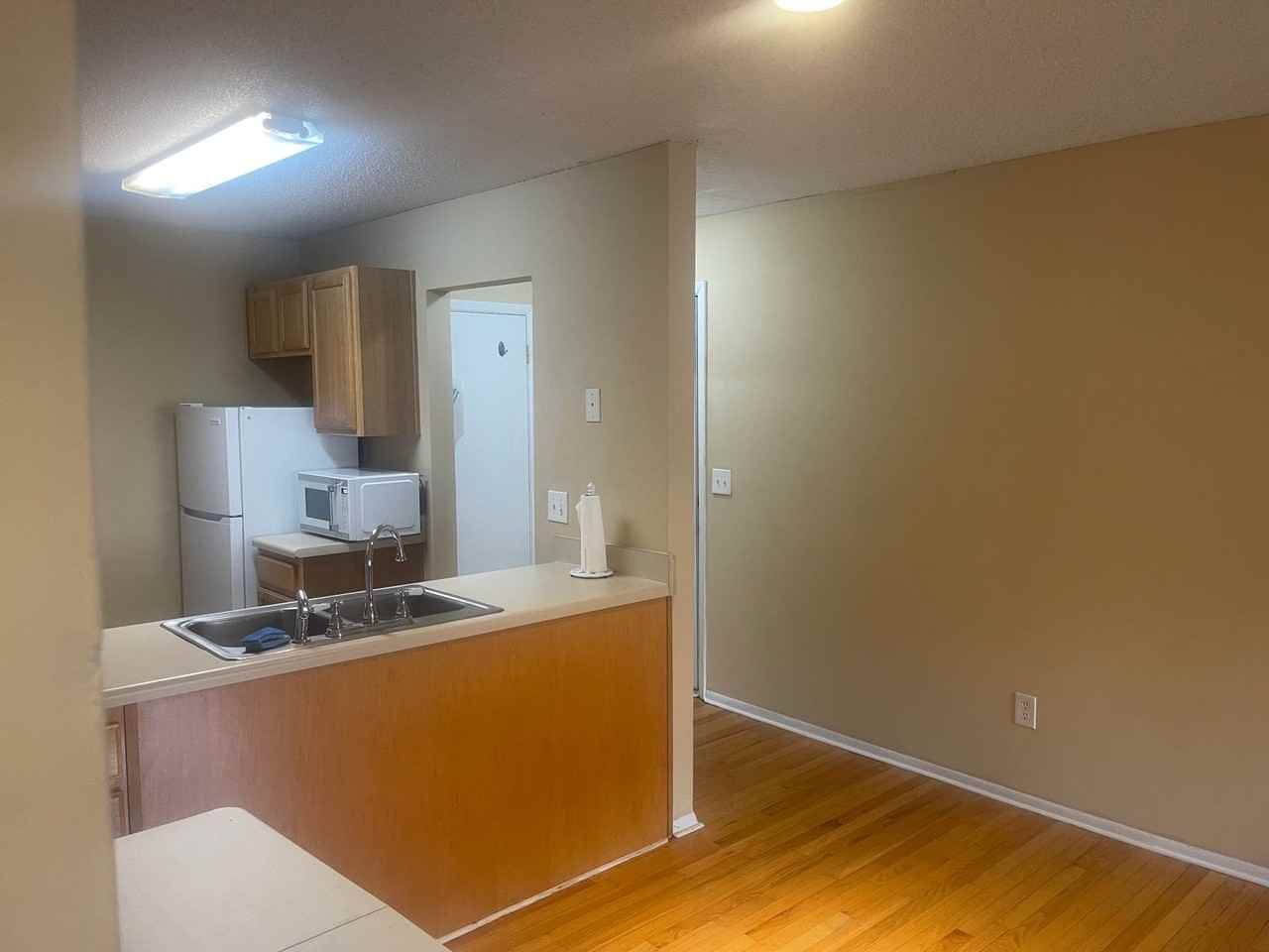 806 Andrea Ln - Photo 2 of 14