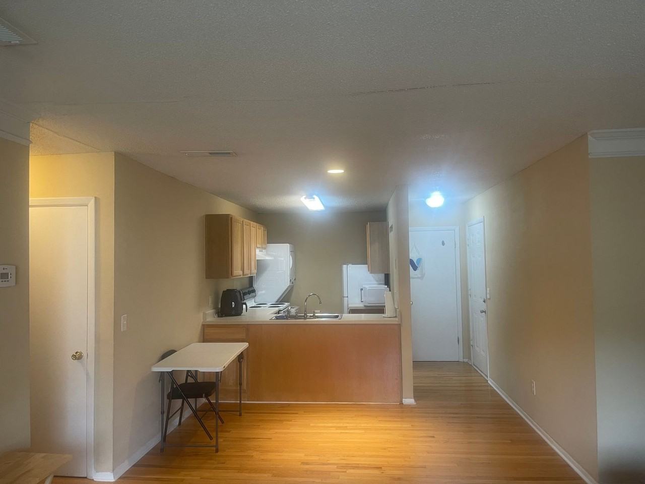 806 Andrea Ln - Photo 3 of 14