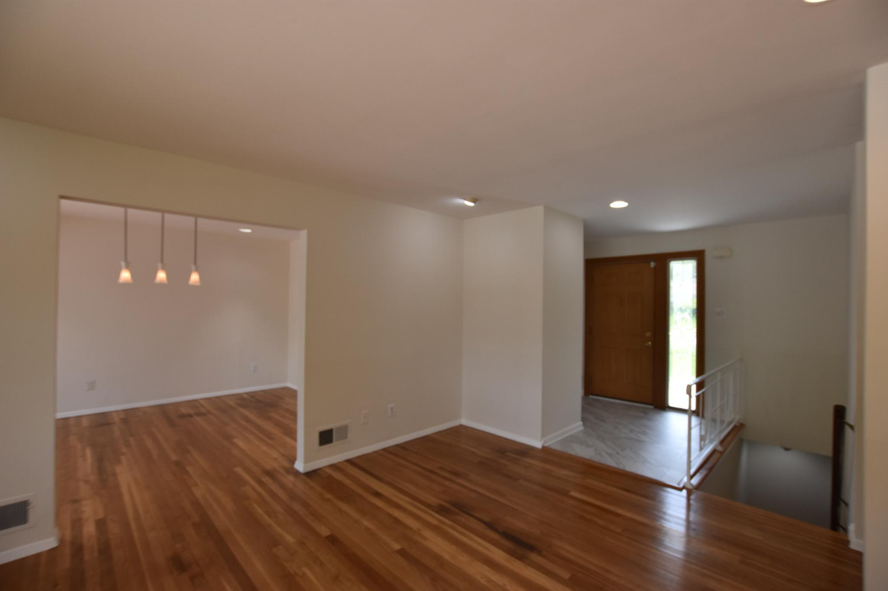 4015 Heathfield Rd - Photo 5 of 25