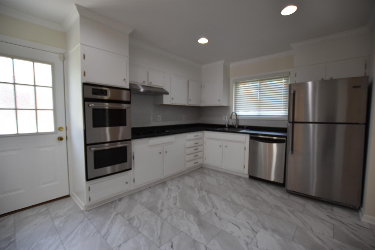 4015 Heathfield Rd - Photo 7 of 25