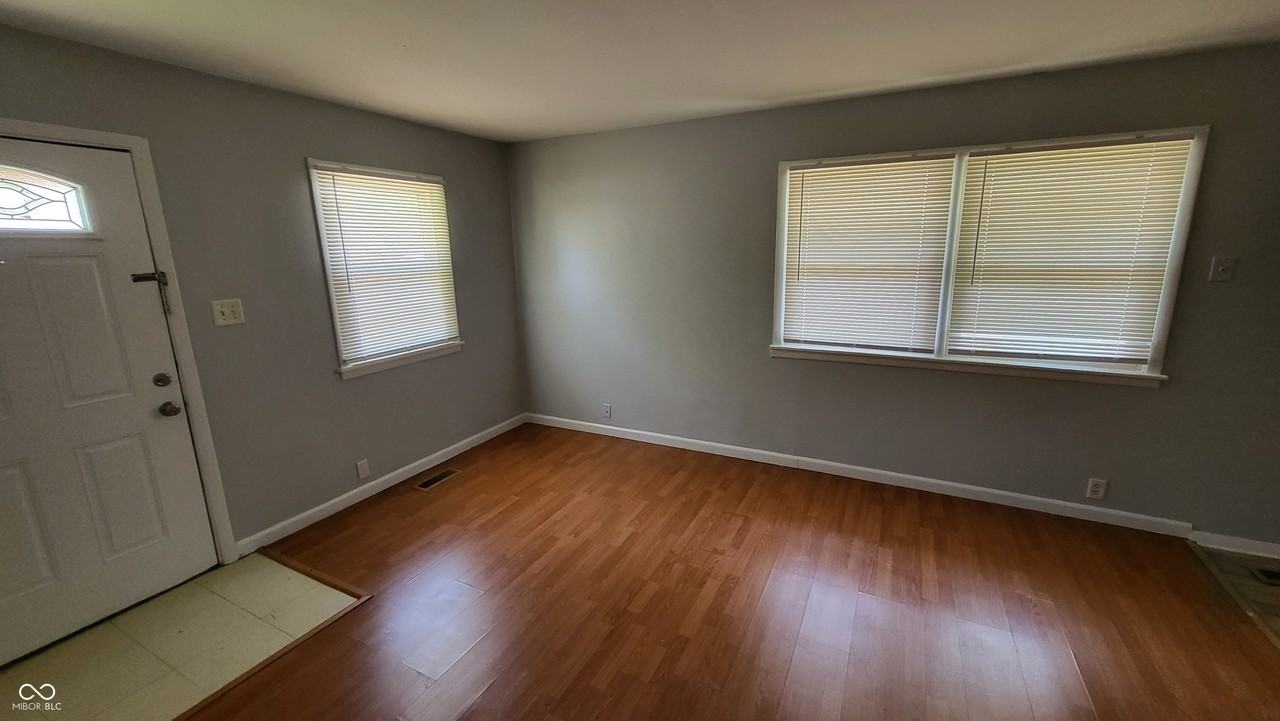 3964 Lesley Avenue - Photo 5 of 13