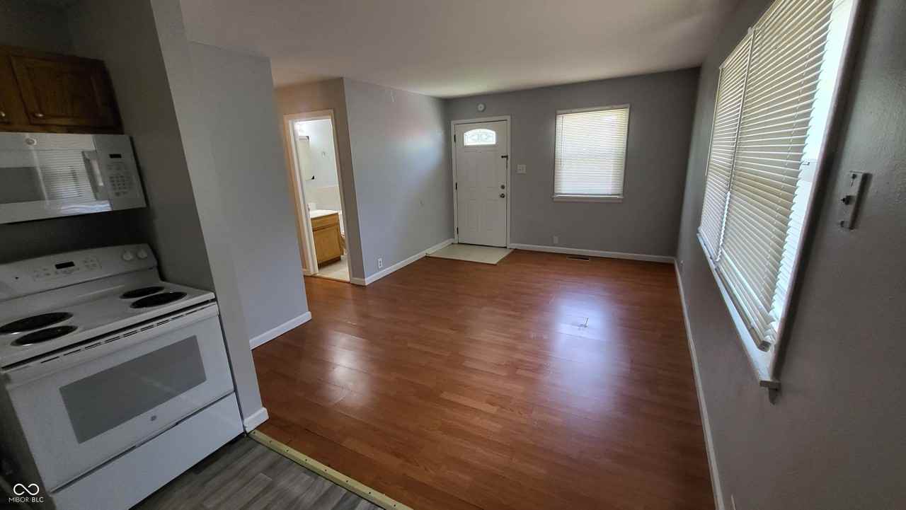 3964 Lesley Avenue - Photo 6 of 13