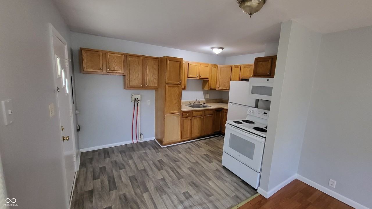 3964 Lesley Avenue - Photo 7 of 13