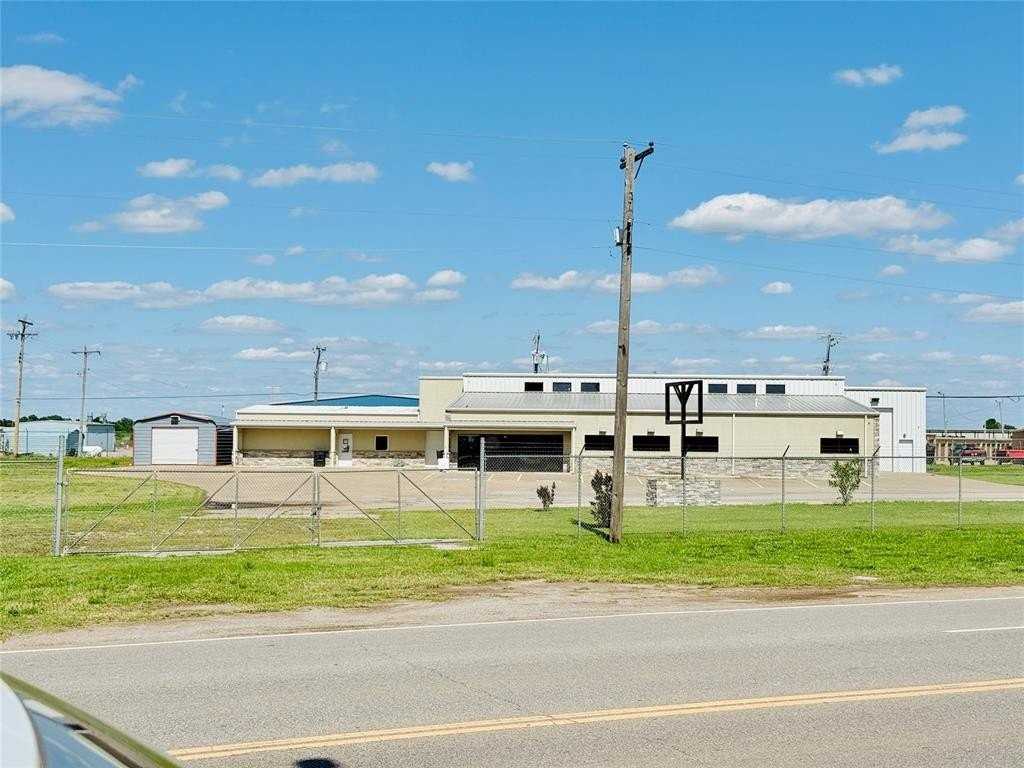 1605 E Us Highway 66 - Photo 2 of 19