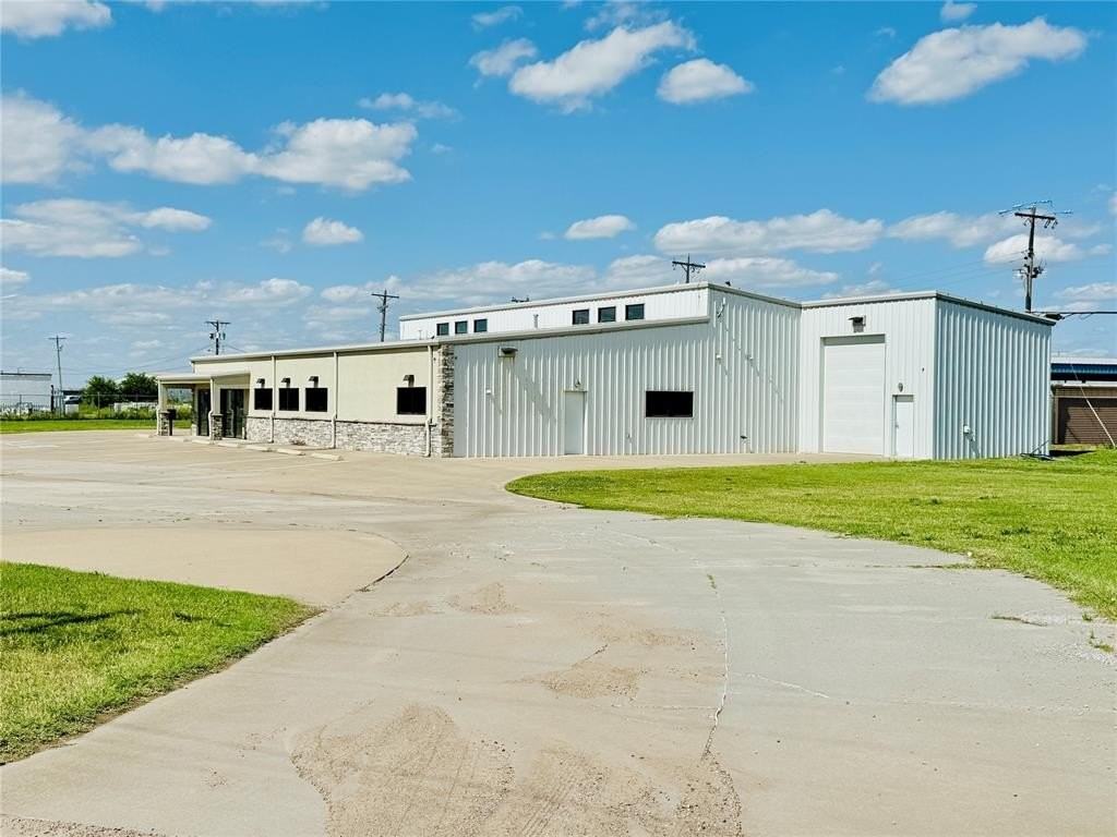 1605 E Us Highway 66 - Photo 3 of 19