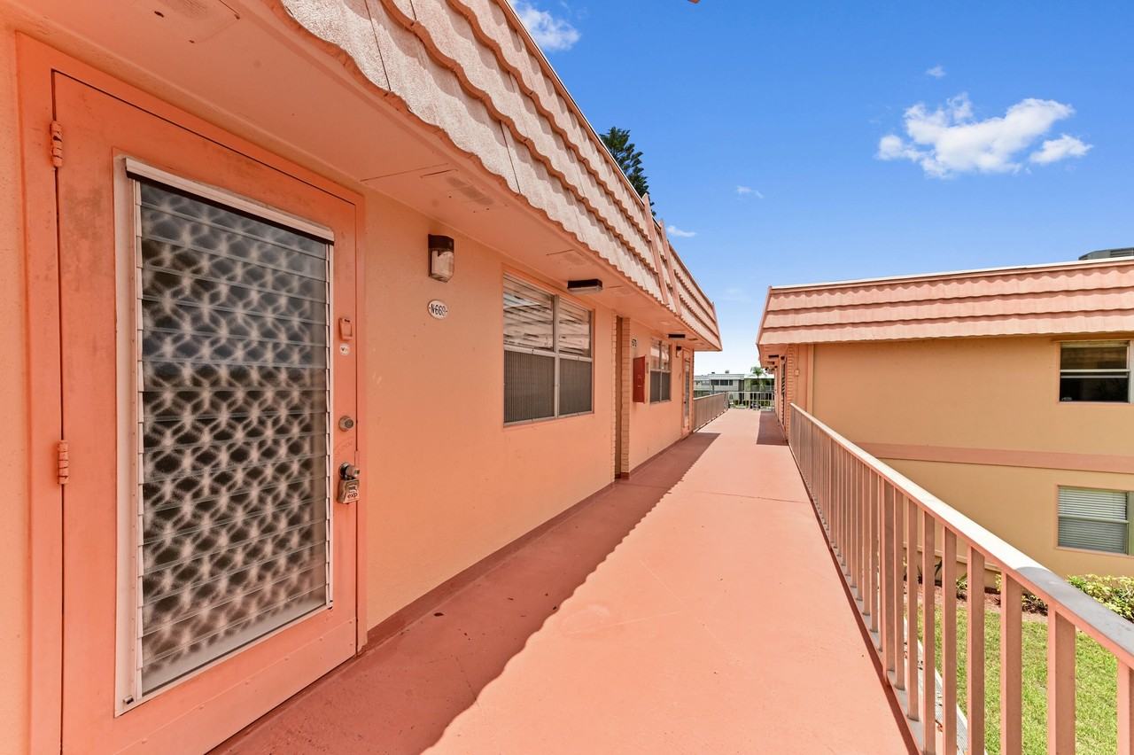 669 Saxony Place - Photo 2 of 20