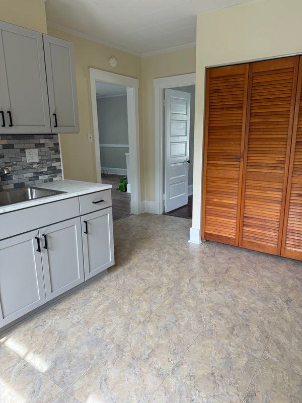 105 Parkview Ave - Photo 3 of 11