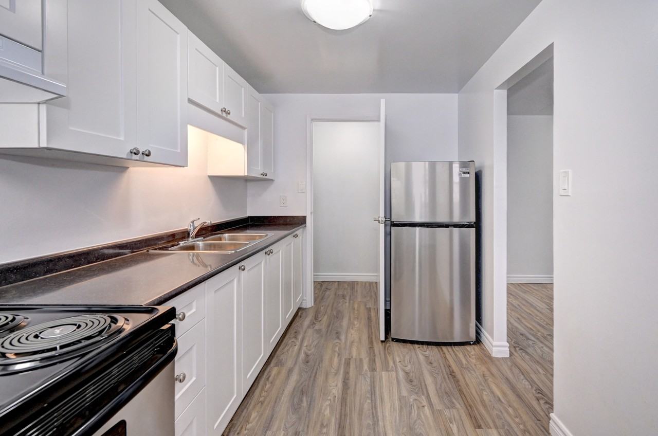 262-266 Kingswood Estates - Photo 2 of 12