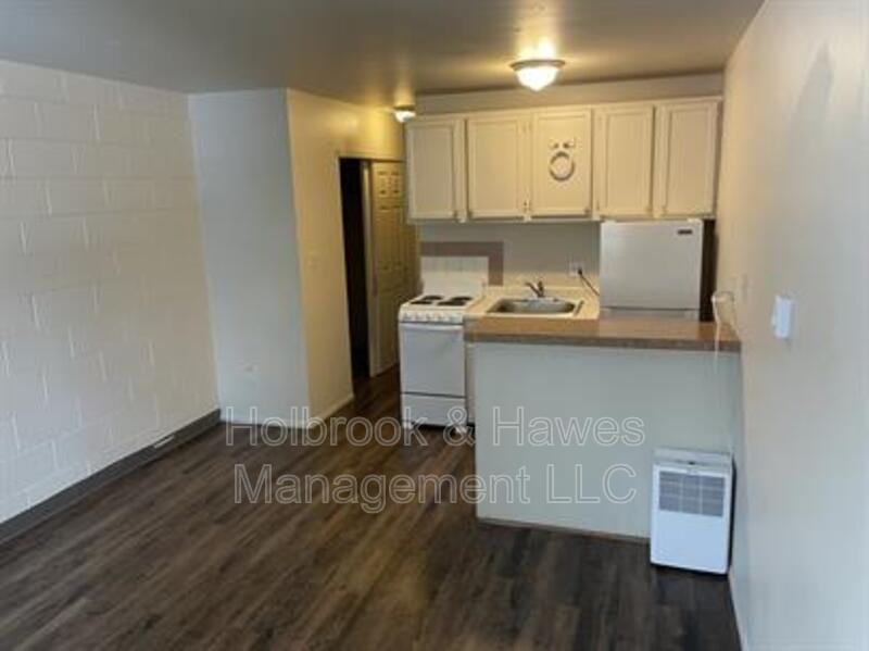 225 N Sherwood St - Photo 3 of 9