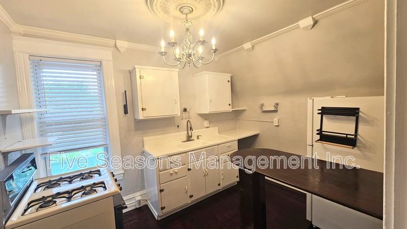 205 North Willard Street - Photo 7 of 13