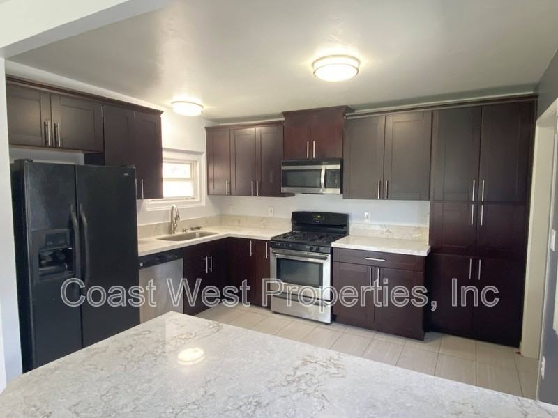 9161 Huntington Ave - Photo 3 of 23