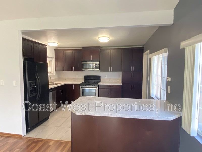 9161 Huntington Ave - Photo 7 of 23
