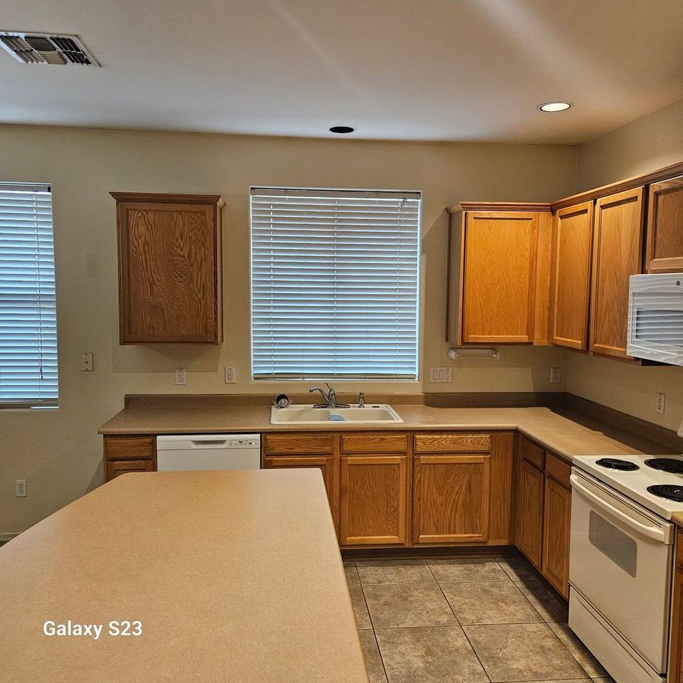 20548 N 90th Ln - Photo 3 of 16