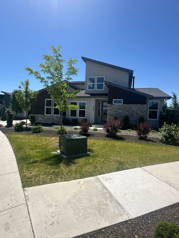 8389 W Shams Ln - Photo 2 of 50