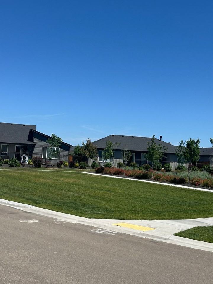 8389 W Shams Ln - Photo 3 of 50