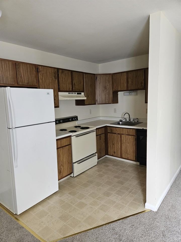 5 Adams St, - Photo 3 of 9