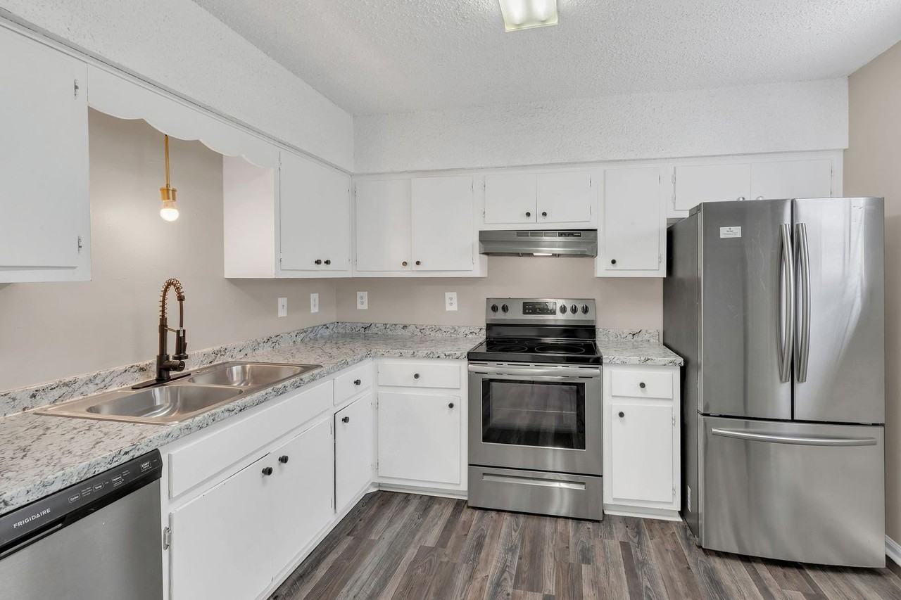 2439 Paulawood Dr - Photo 2 of 22
