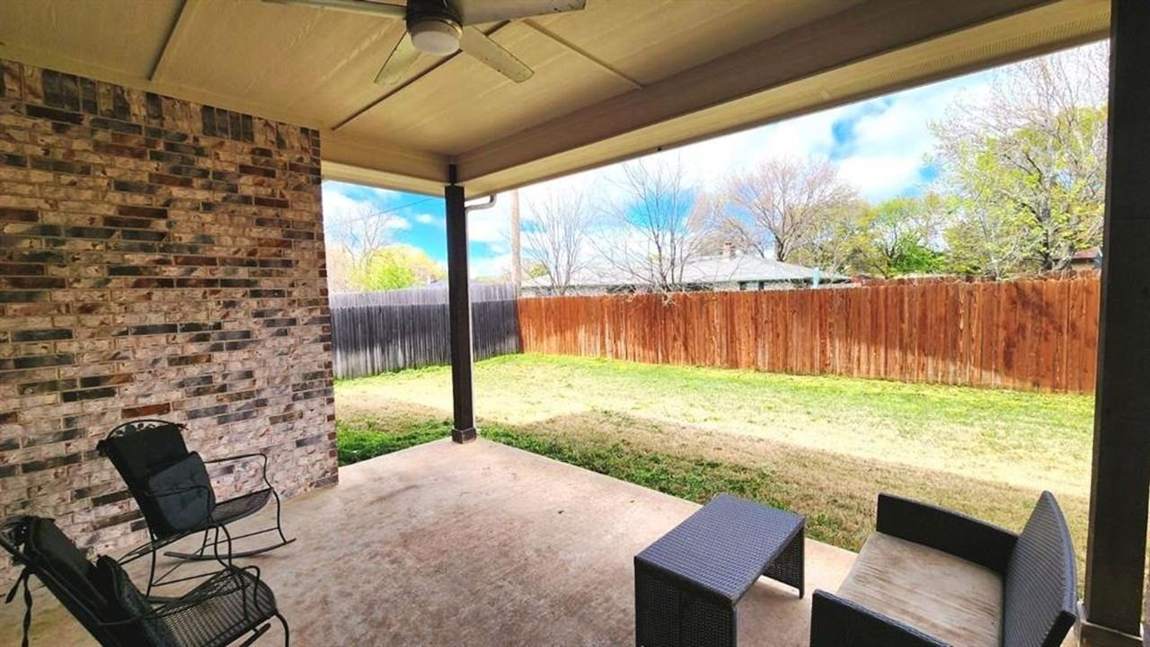 205 Windy Glen Dr - Photo 3 of 29