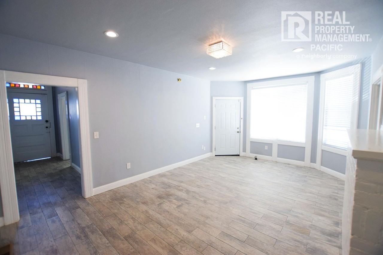 1721 11th Ave - Photo 3 of 23