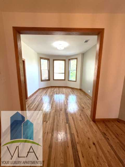 6044 South Rhodes Avenue #2 - Photo 3 of 9