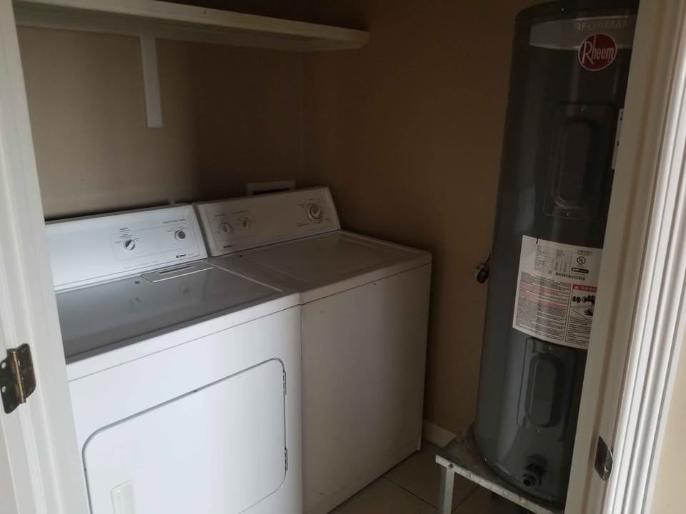 1409 W Kiwi Ave #2 - Photo 4 of 34