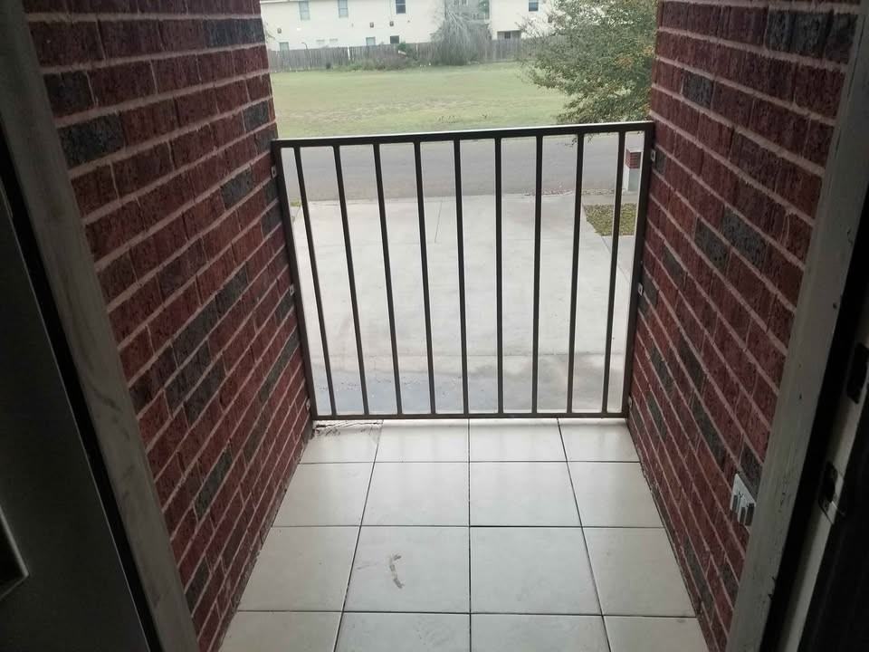 1409 W Kiwi Ave #2 - Photo 5 of 34