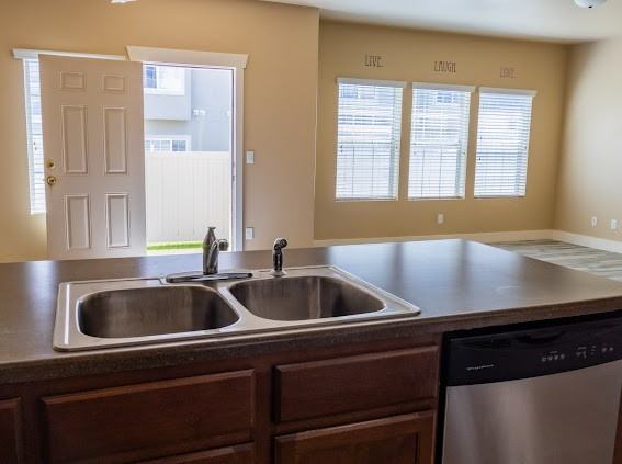 1532 N Venetian Way #1532 - Photo 4 of 50