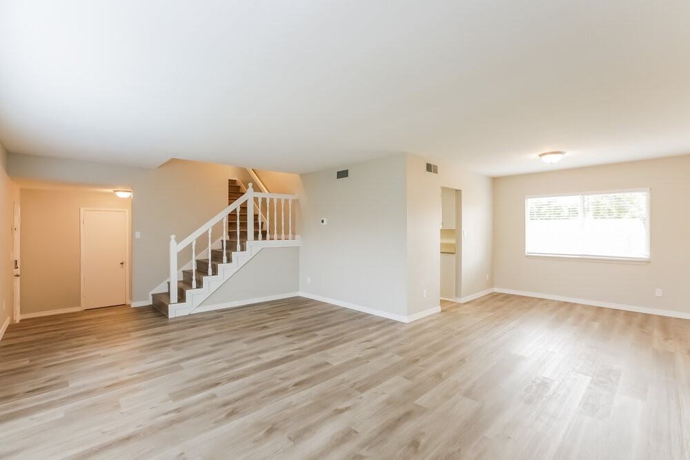 2633 W Monte Ave - Photo 4 of 17