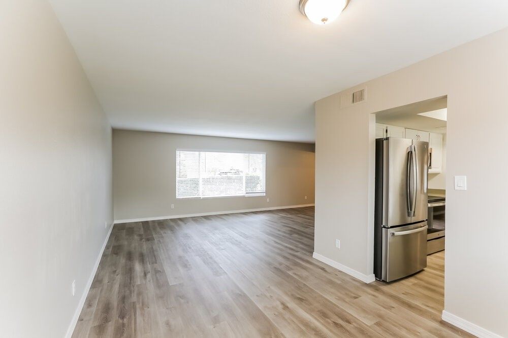 2633 W Monte Ave - Photo 6 of 17