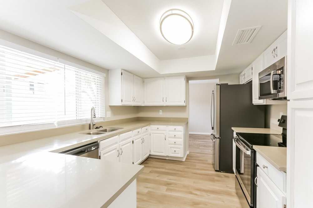 2633 W Monte Ave - Photo 7 of 17