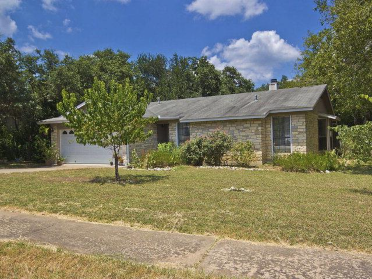 2002 Castle Bluff Dr - Photo 2 of 16